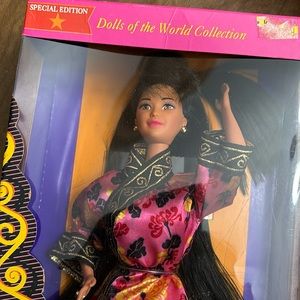 Chinese 1993 Barbie: Dolls of the World Collection